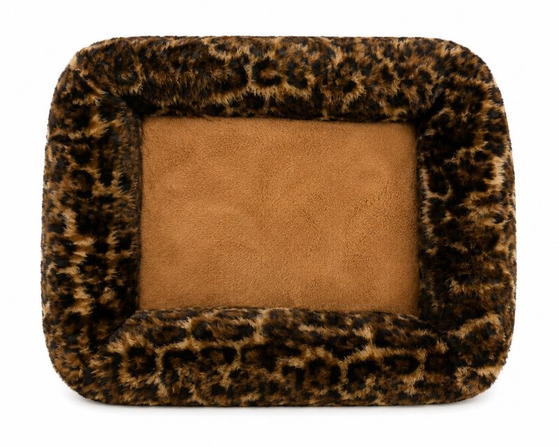 Bett im Leo Design