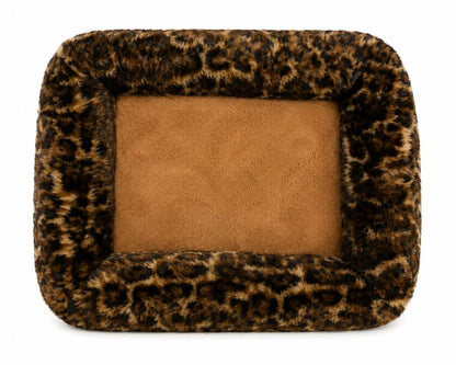 Bett im Leo Design
